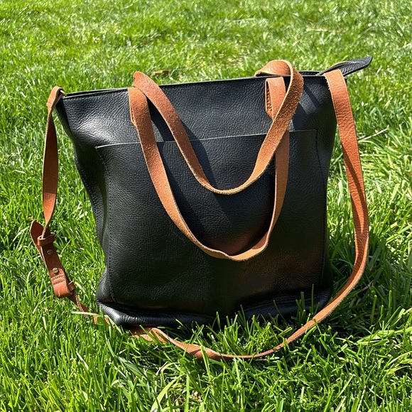 Madewell Handbags - Madewell | NWT Zip Top Medium Transport Leather Shopper Tote